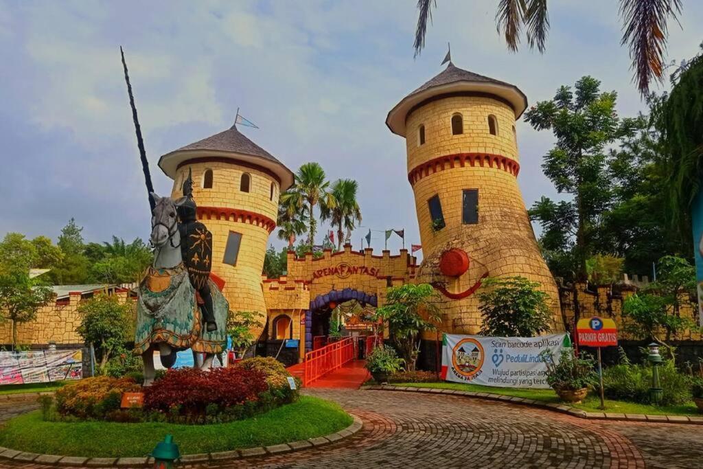 Designer Villa Tokyo Cianjur Exteriör bild