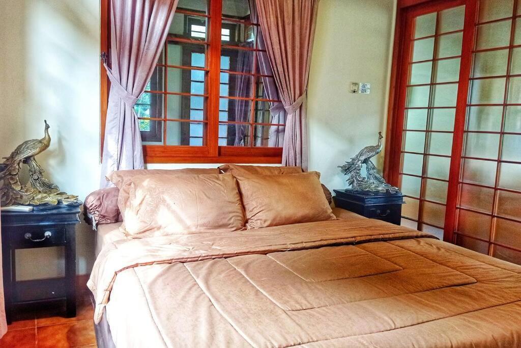 Designer Villa Tokyo Cianjur Exteriör bild