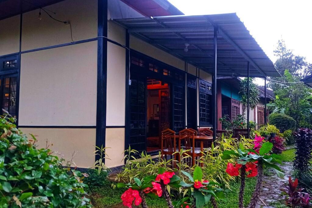 Designer Villa Tokyo Cianjur Exteriör bild