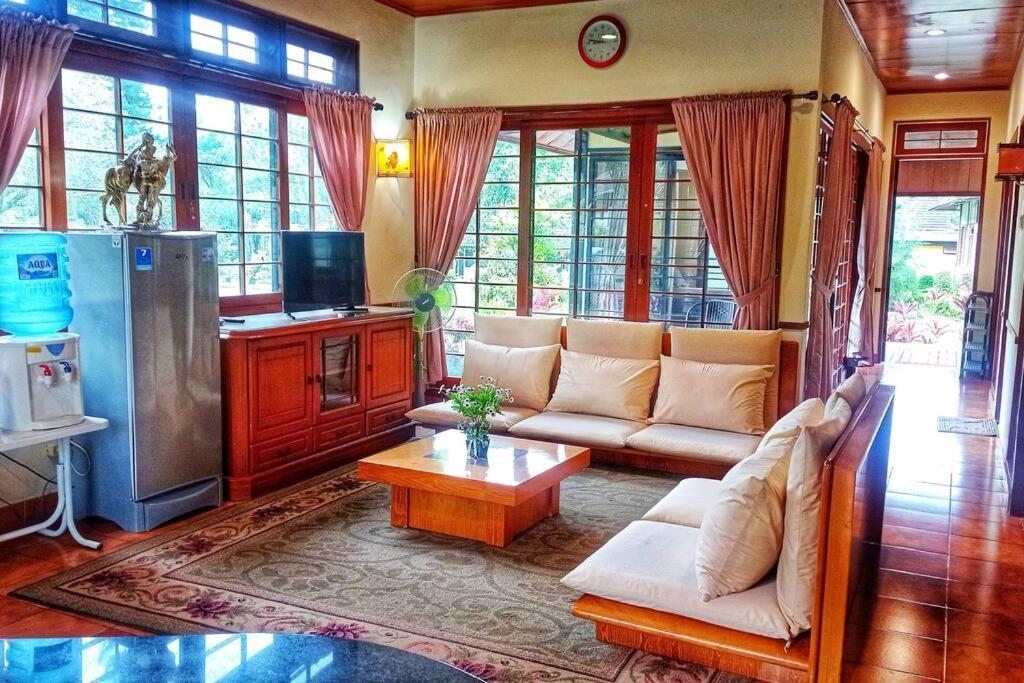 Designer Villa Tokyo Cianjur Exteriör bild