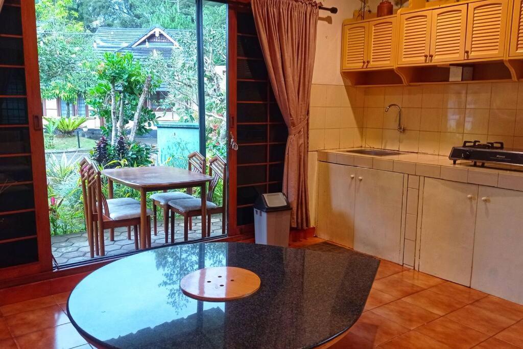 Designer Villa Tokyo Cianjur Exteriör bild