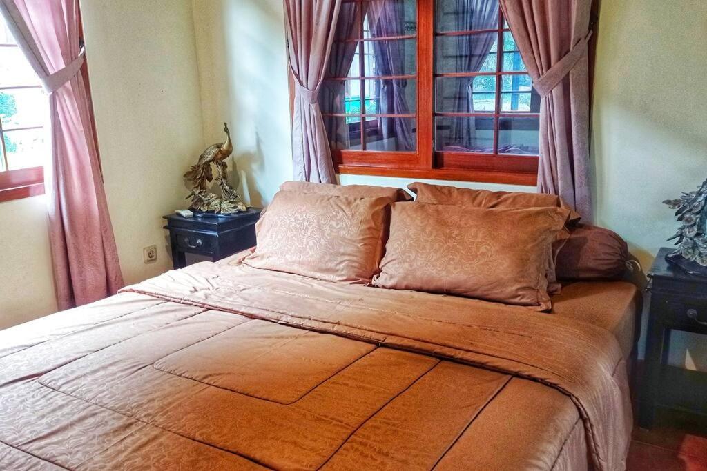 Designer Villa Tokyo Cianjur Exteriör bild