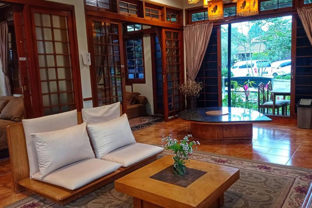 Designer Villa Tokyo Cianjur Exteriör bild