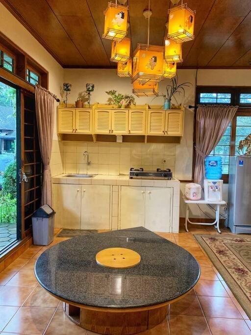 Designer Villa Tokyo Cianjur Exteriör bild