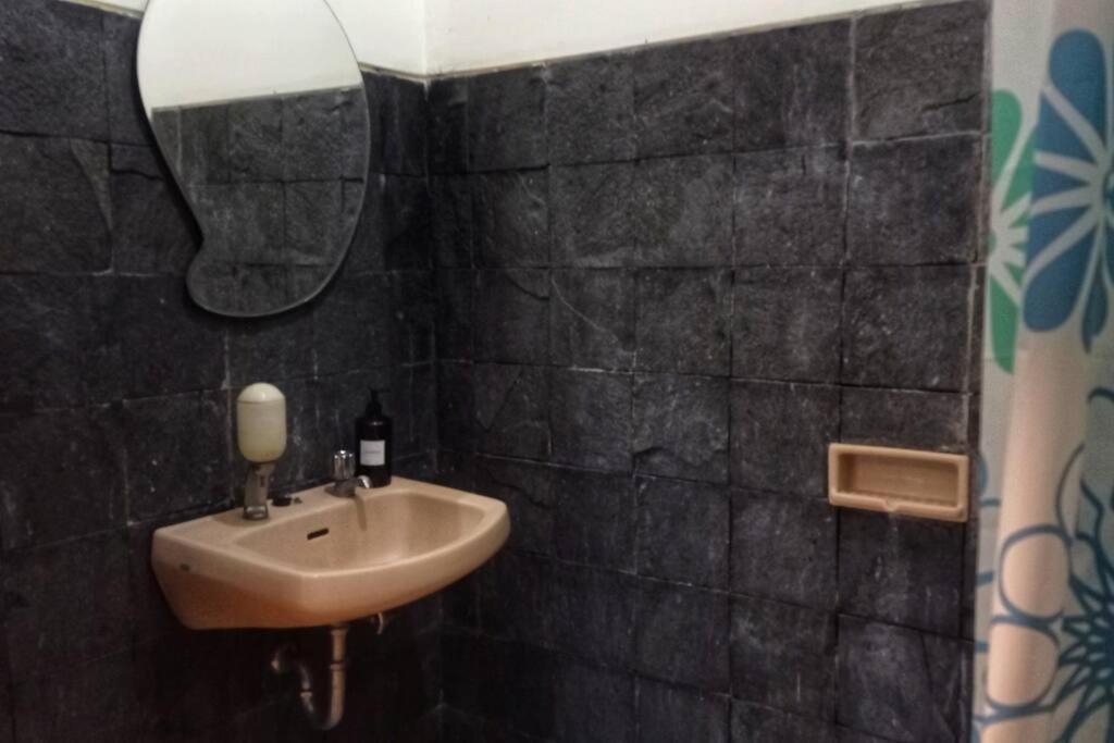 Designer Villa Tokyo Cianjur Exteriör bild