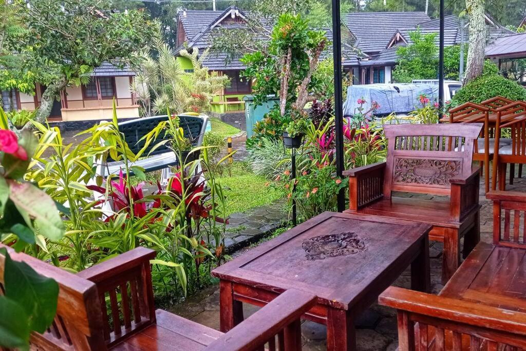 Designer Villa Tokyo Cianjur Exteriör bild
